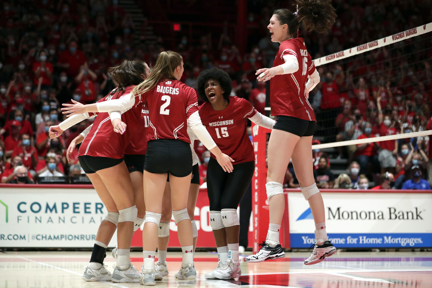 091021_uwvolleyball_09kw.JPG